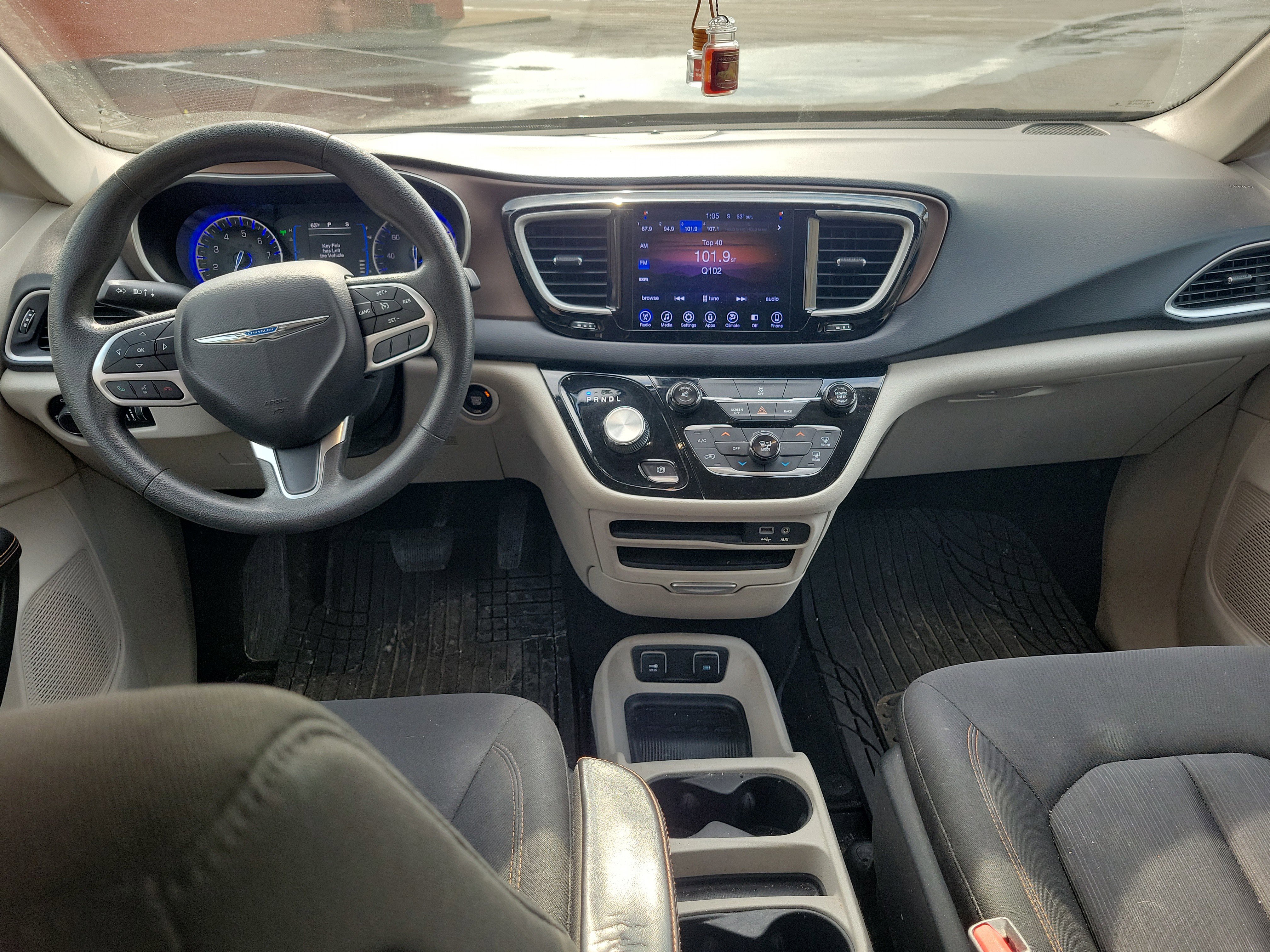 Used 2017 Chrysler Pacifica Touring image 9