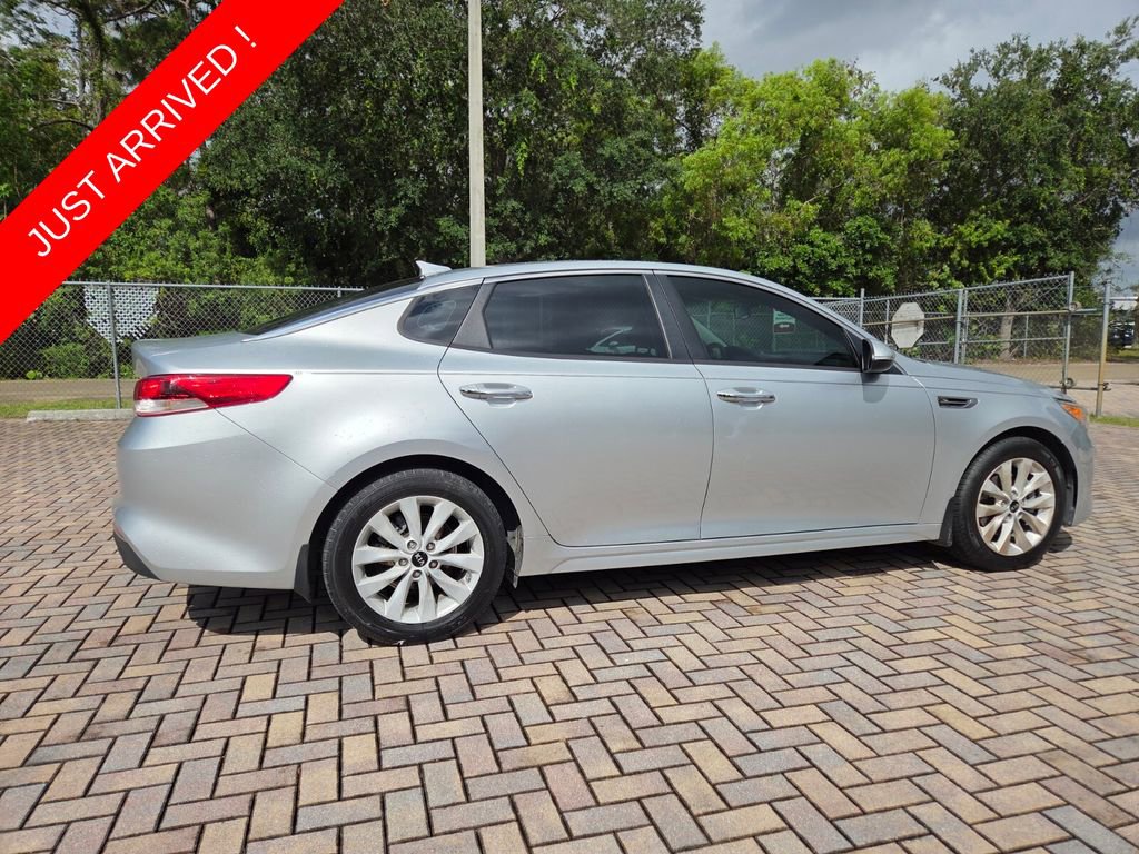 Used 2018 Kia Optima LX w/ 17" Alloy Wheels Package FWD image 11