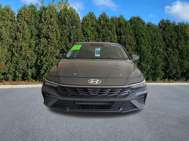 Certified 2026 Hyundai Elantra SE FWD image 2