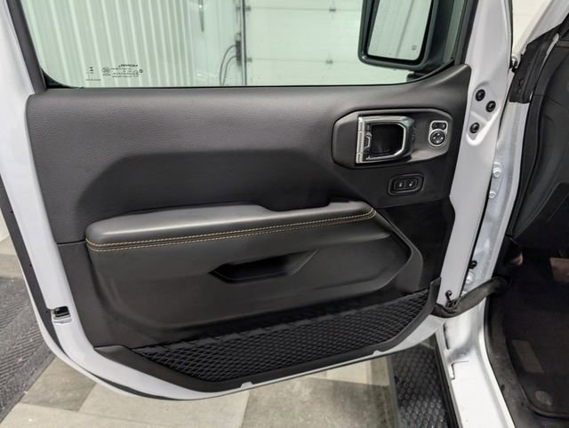 Used 2025 Jeep Wrangler Unlimited Sahara AWD/4WD image 12