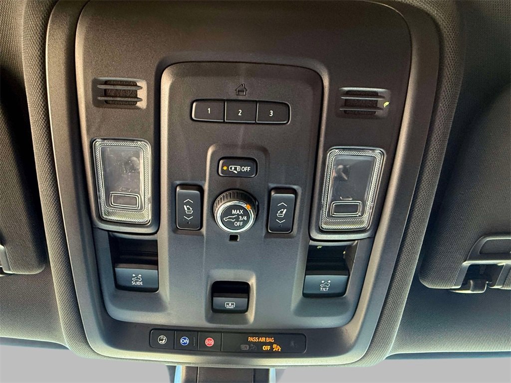 Used 2021 Chevrolet Suburban RST w/ Luxury Package image 30