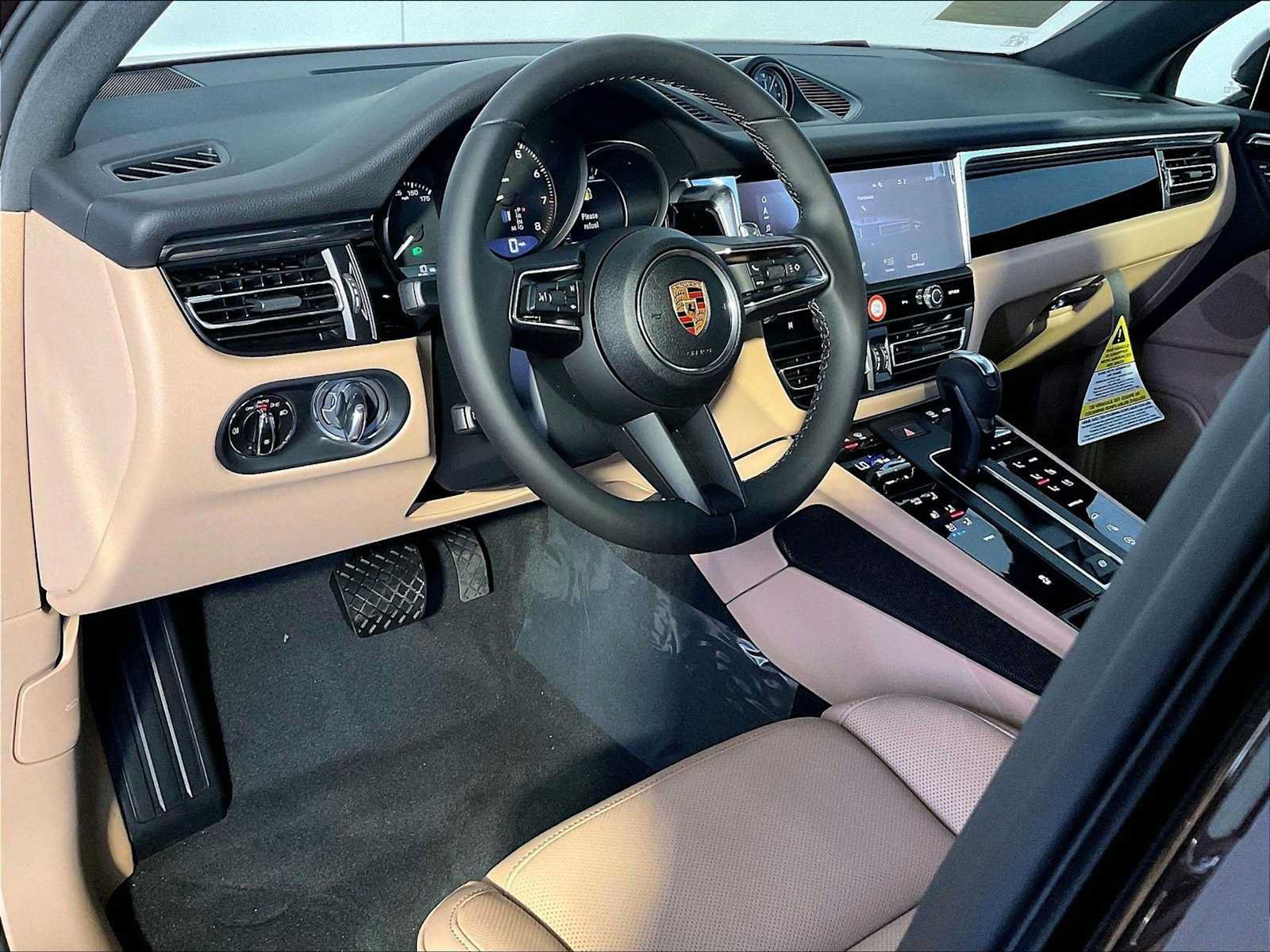 New 2026 Porsche Macan AWD/4WD image 4
