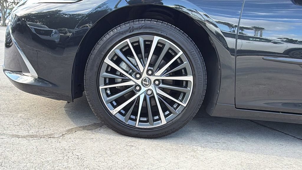 Used 2022 Lexus ES 300h w/ Premium Package image 11