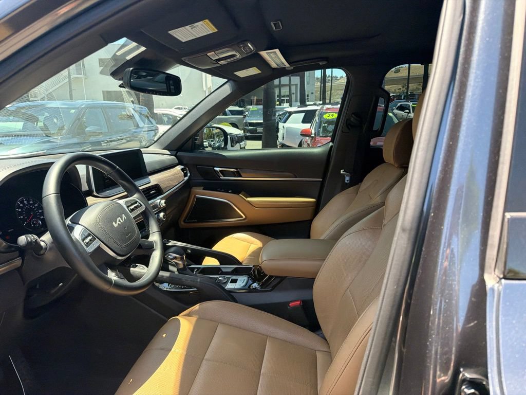 Certified 2022 Kia Telluride SX w/ Towing Package FWD image 5