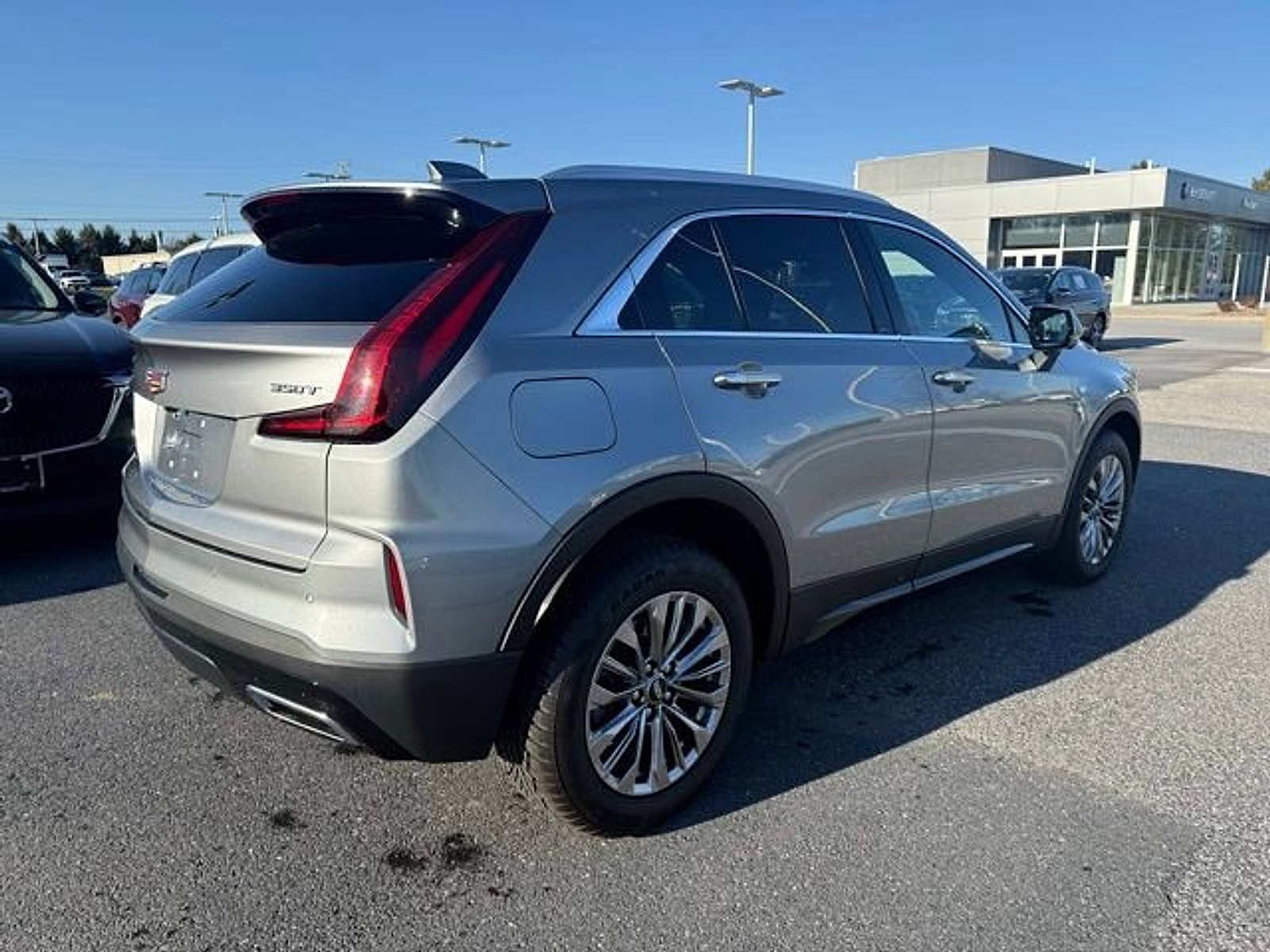 Used 2025 Cadillac XT4 Premium Luxury image 13