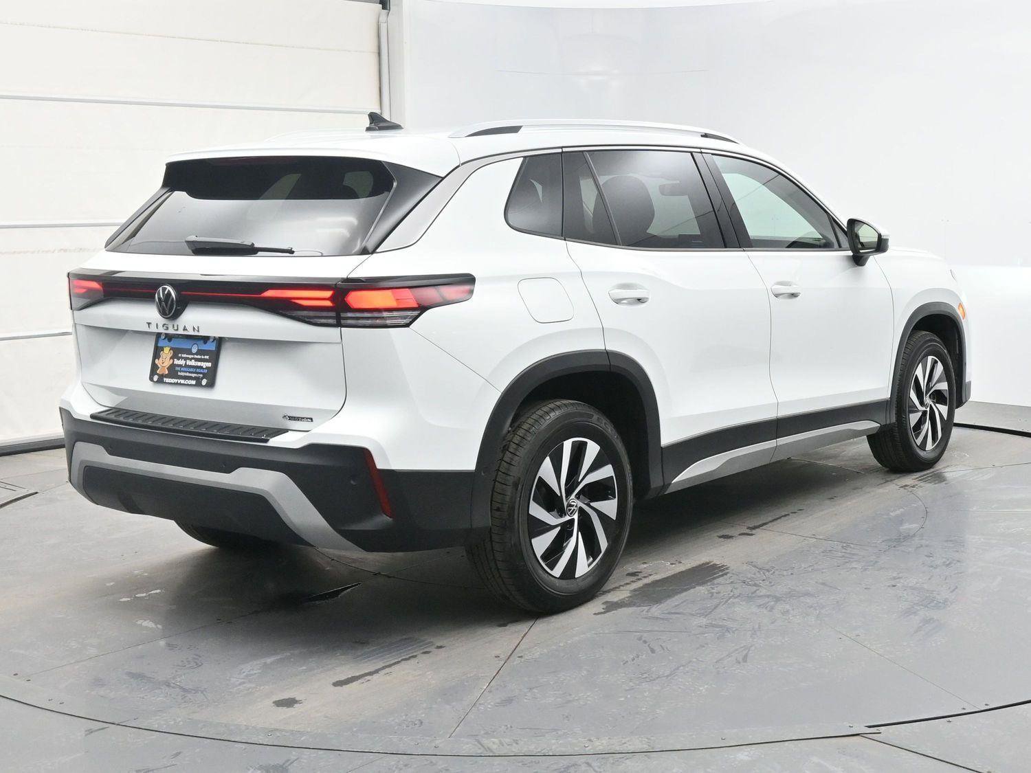 Certified 2025 Volkswagen Tiguan S image 26