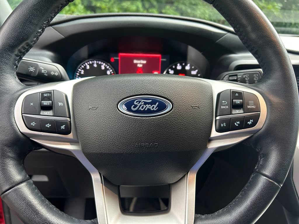 Used 2023 Ford Explorer XLT AWD/4WD image 15