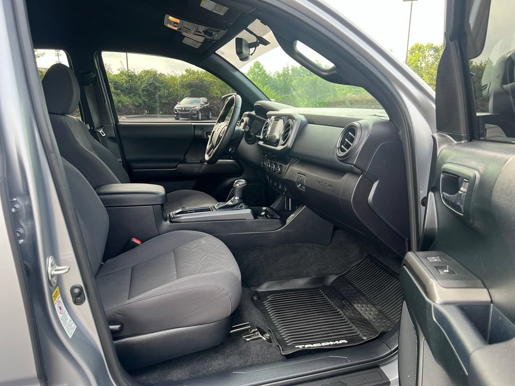 Used 2017 Toyota Tacoma TRD Off-Road w/ Tow Package (A/T) AWD/4WD image 10
