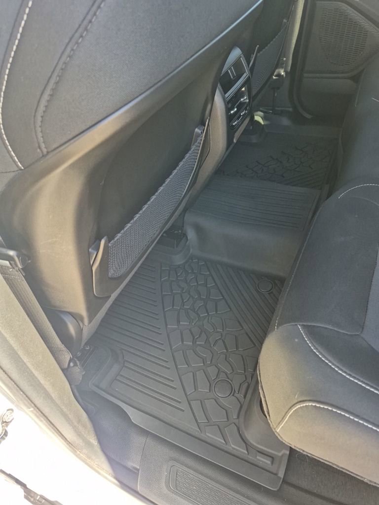 Used 2023 Jeep Grand Cherokee Laredo X image 26