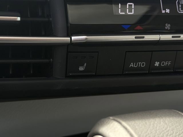 Used 2025 Toyota Sienna XLE w/ XLE Plus Package image 18