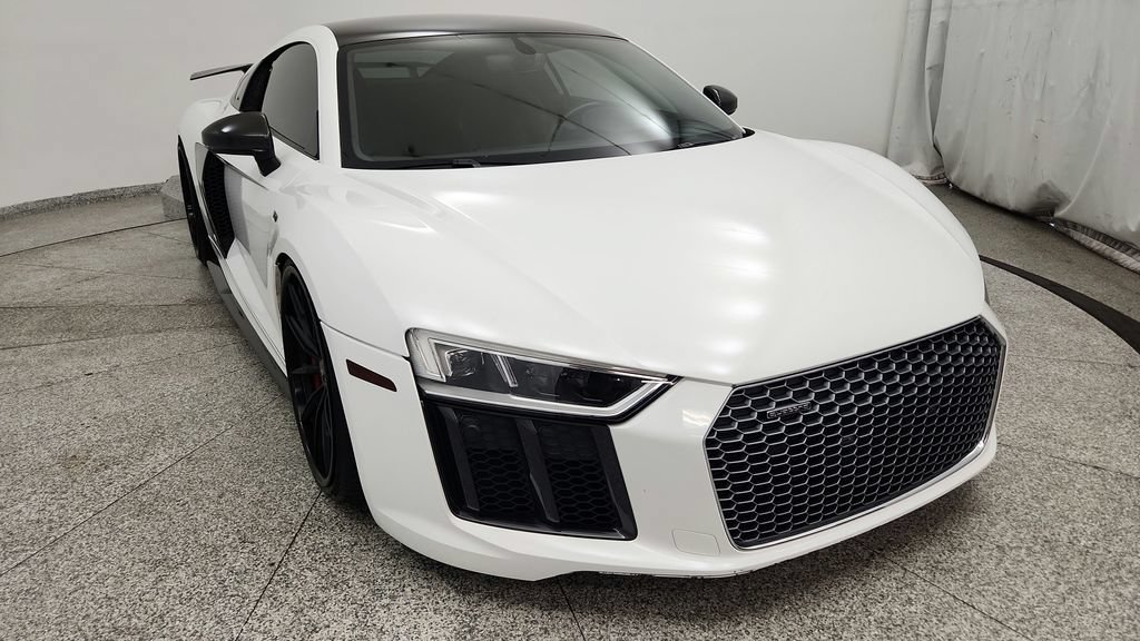 Used 2017 Audi R8 V10 w/ Carbon Exterior Package AWD/4WD image 11