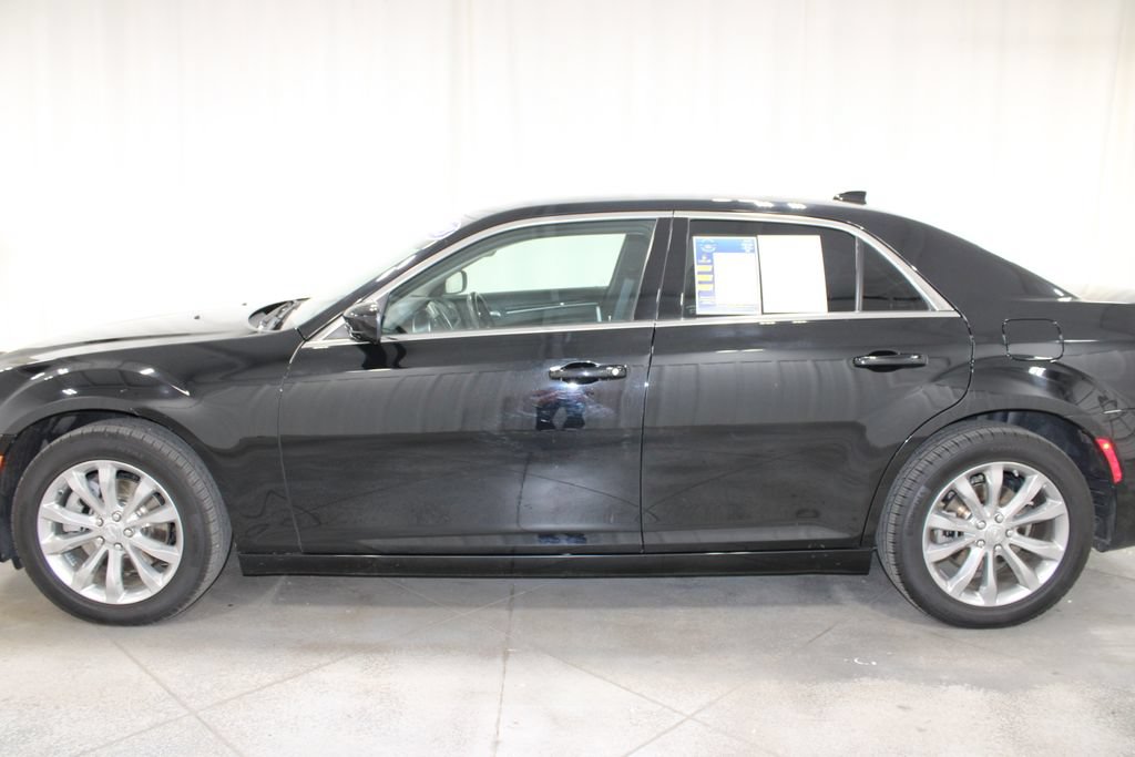Used 2023 Chrysler 300 Touring AWD/4WD image 6