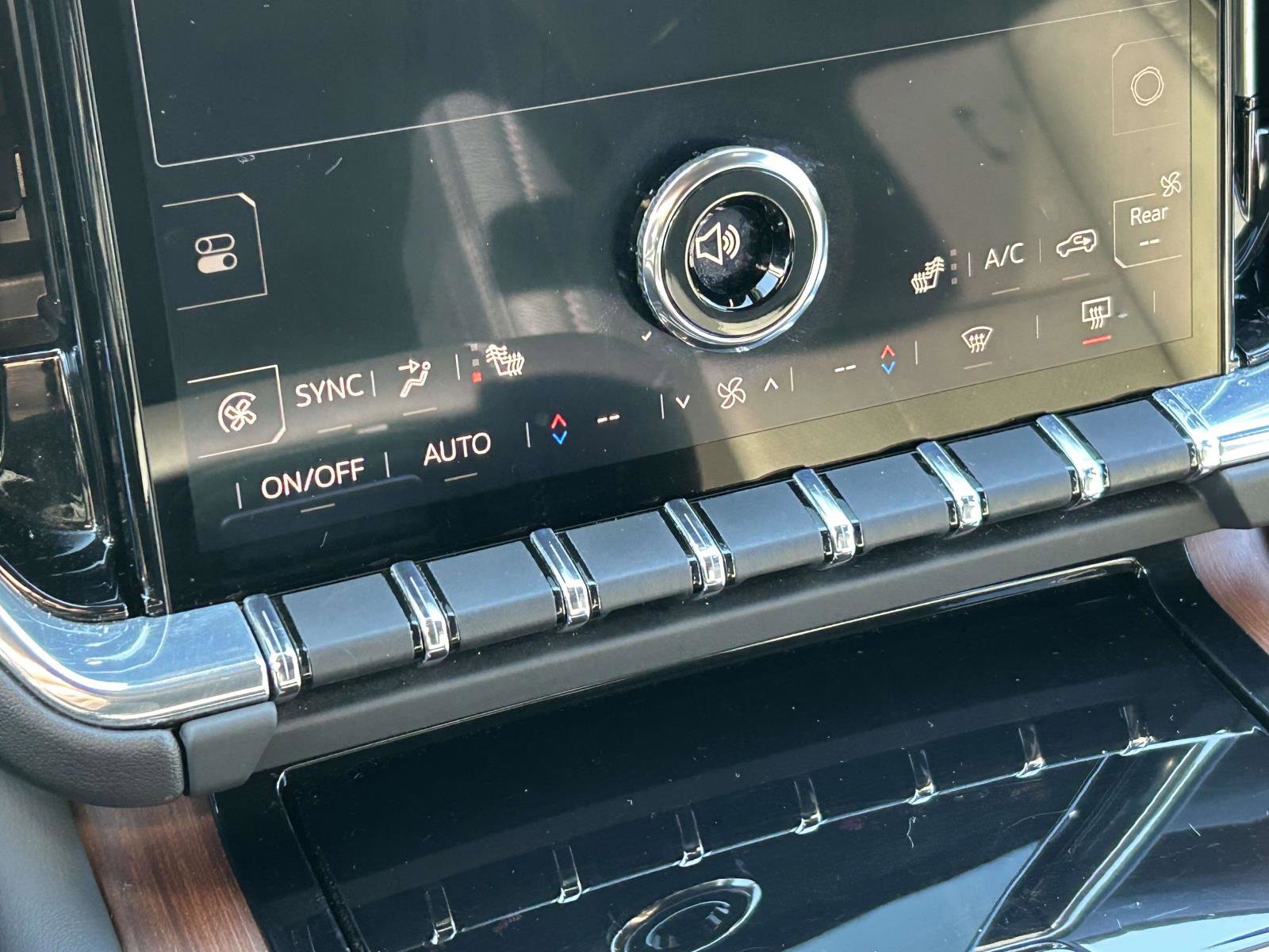 Used 2025 GMC Yukon Denali image 27