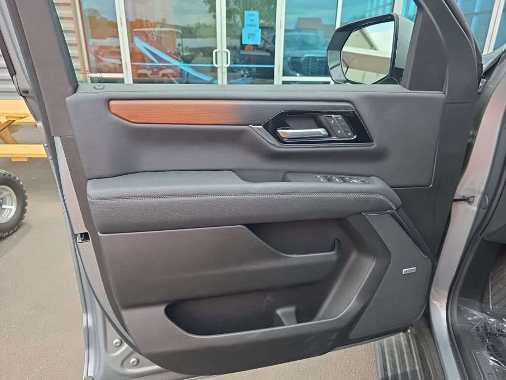 Used 2025 GMC Yukon XL Denali w/ Sun & Power Step Package image 13