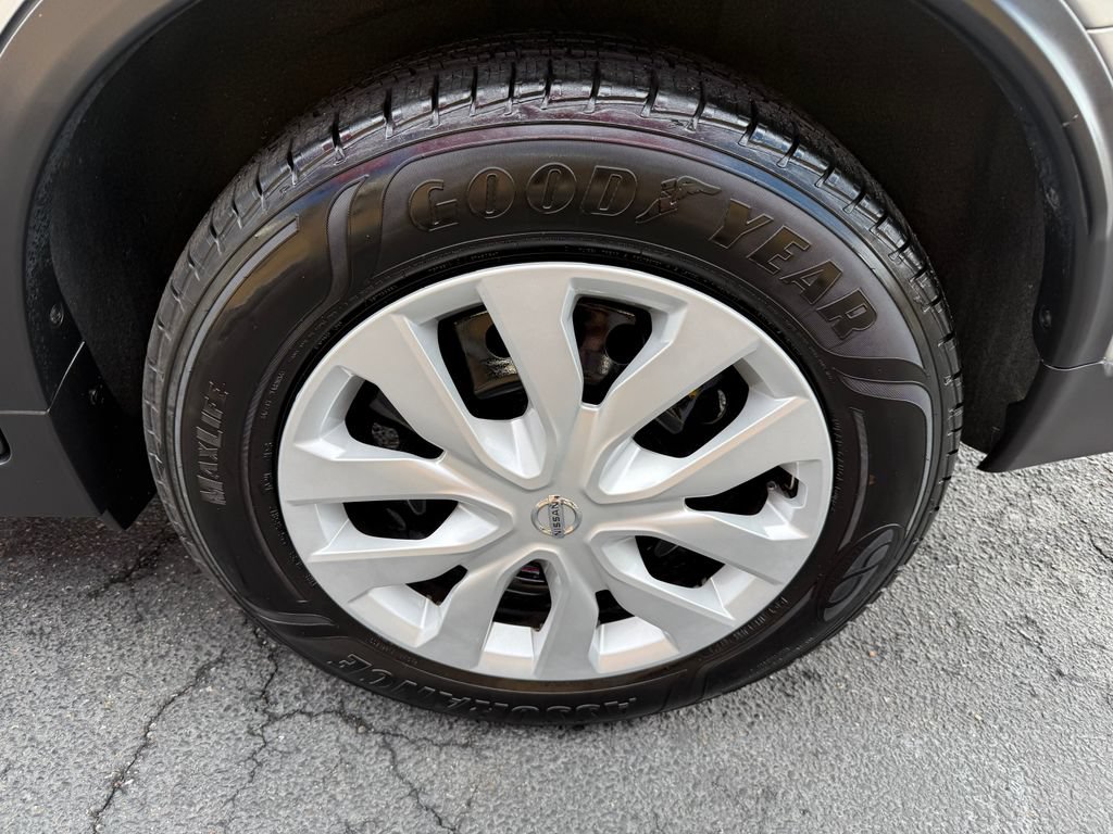 Used 2020 Nissan Rogue S FWD image 30