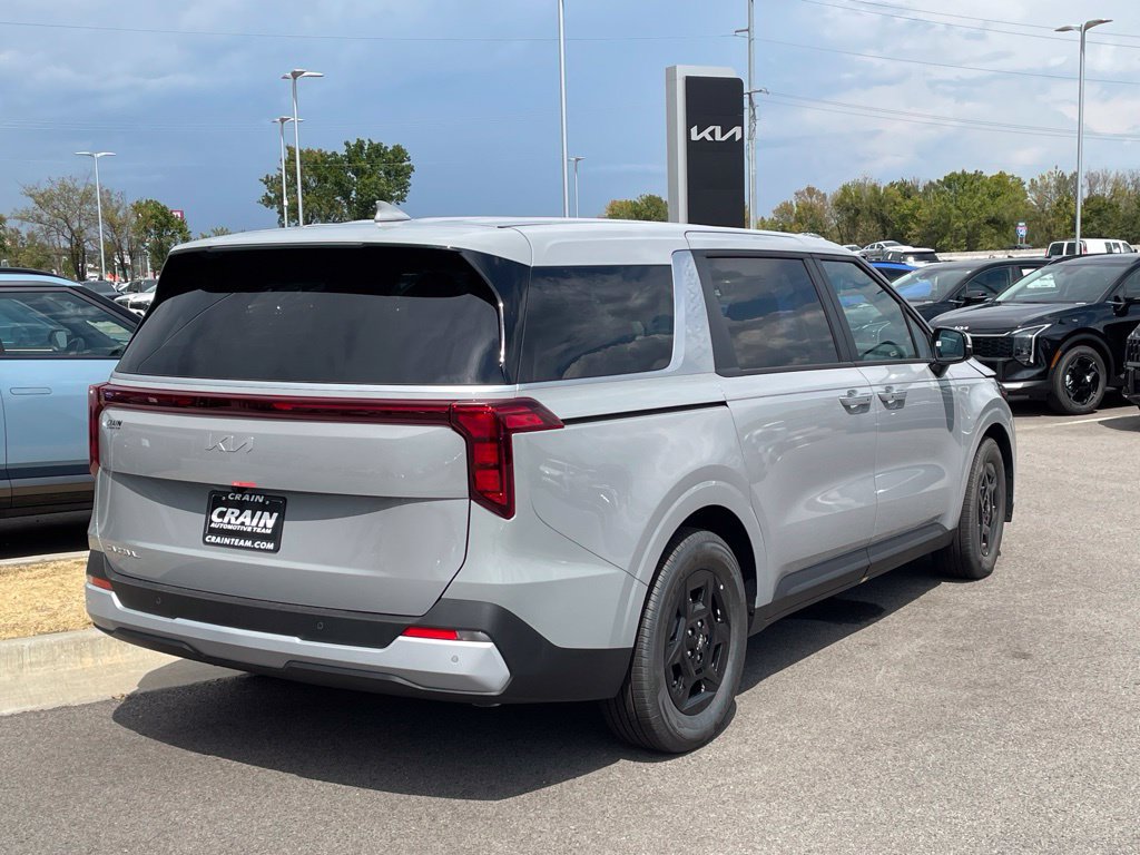 New 2027 Kia Carnival FWD image 7