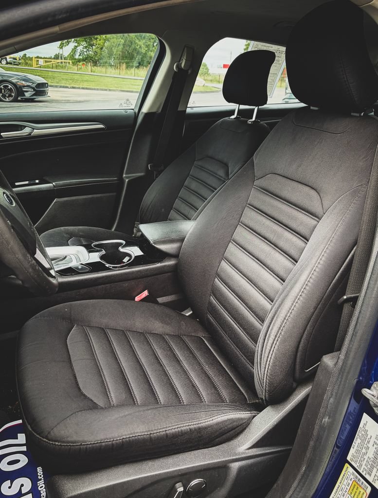 Used 2016 Ford Fusion SE FWD image 13