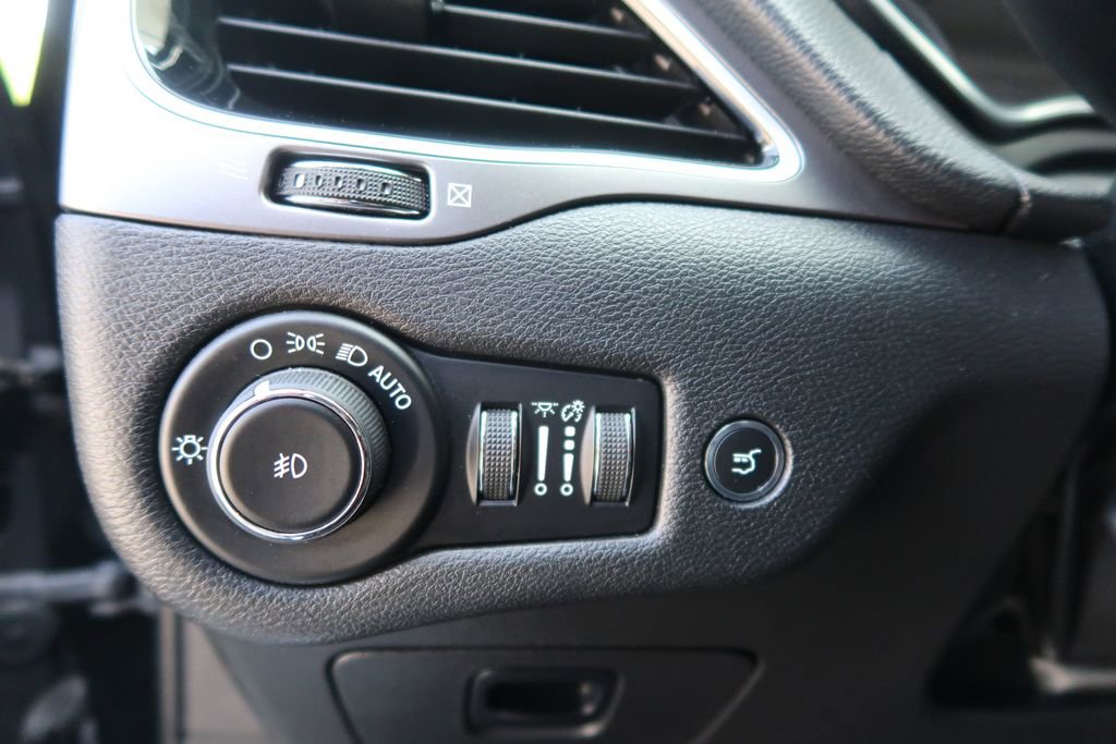 Used 2019 Jeep Cherokee Limited image 16