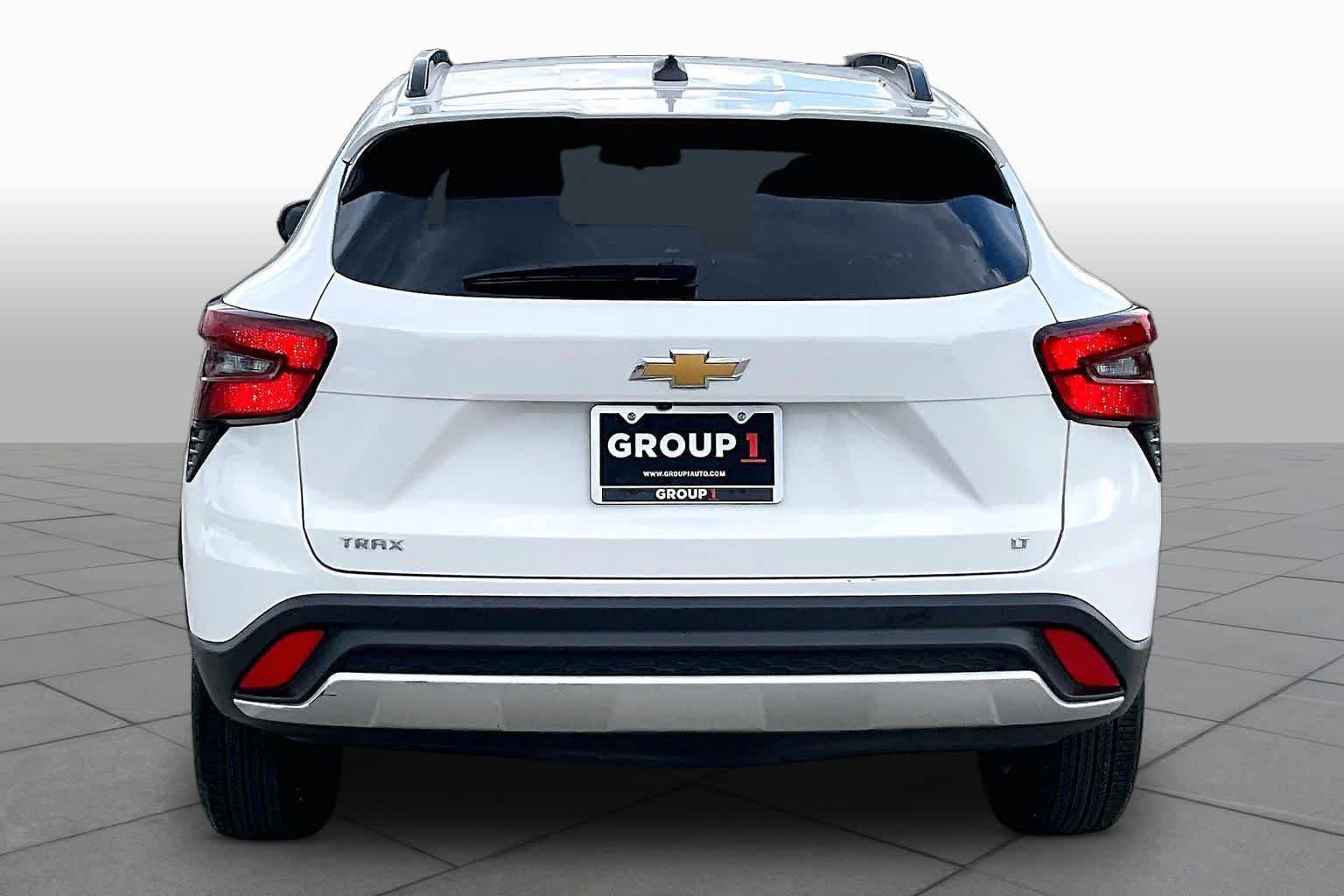 Used 2025 Chevrolet Trax LT w/ LT Convenience Package FWD image 5