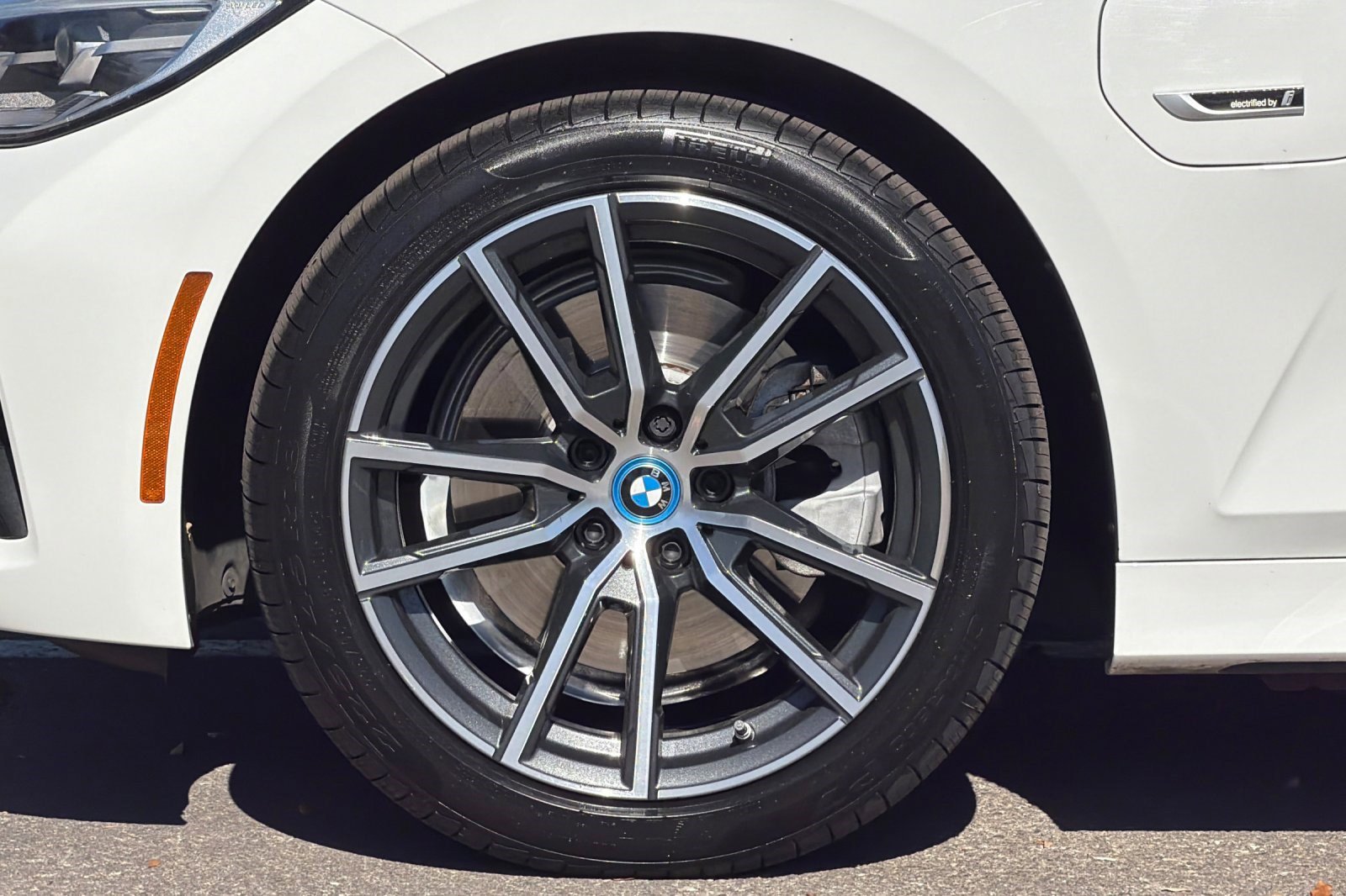 Certified 2022 BMW 330e 330e w/ Convenience Package image 37