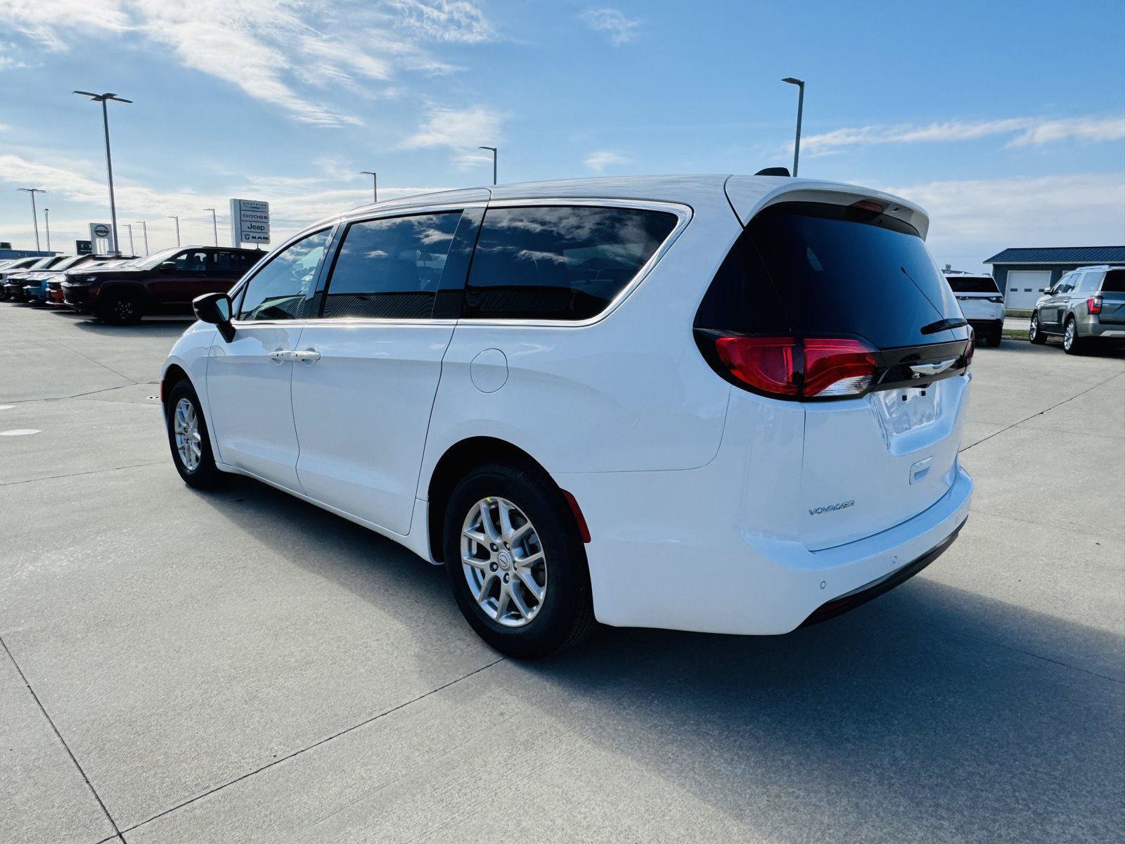 New 2026 Chrysler Voyager LX FWD image 40