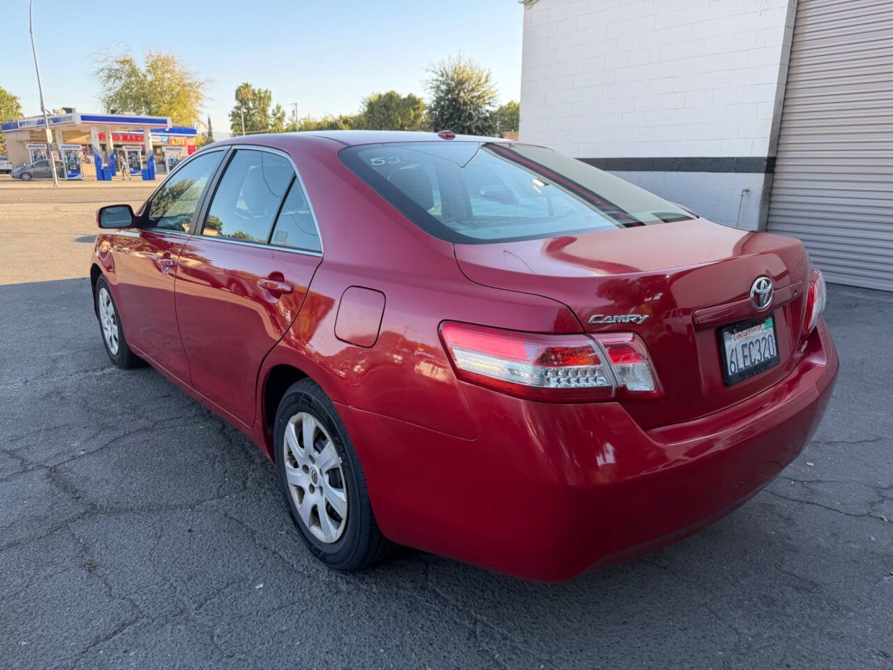 Used 2010 Toyota Camry LE FWD image 6