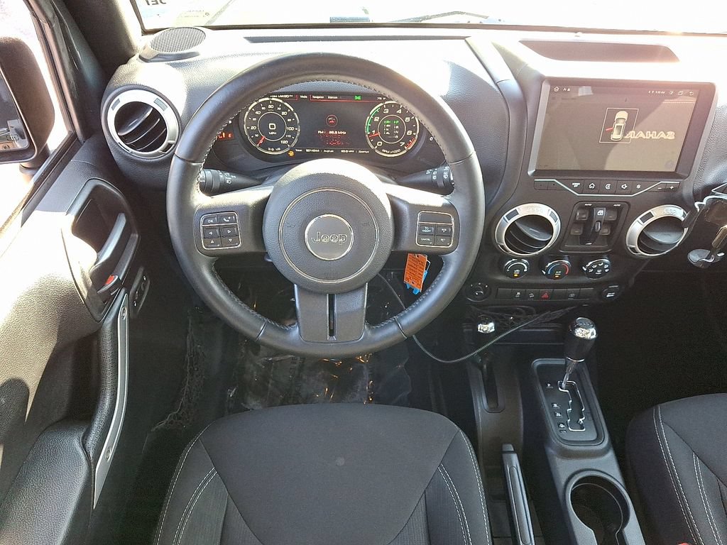 Used 2018 Jeep Wrangler Unlimited Sahara w/ Connectivity Group AWD/4WD image 11