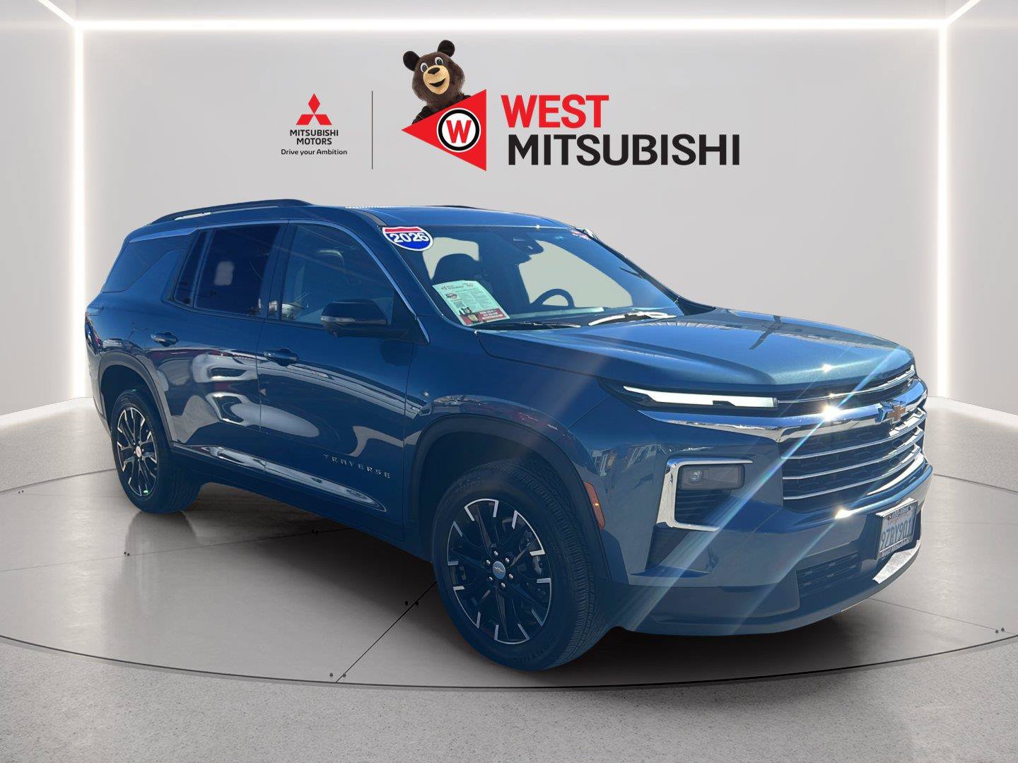 Used 2026 Chevrolet Traverse LT w/ Sun and Wheel Package FWD image 7