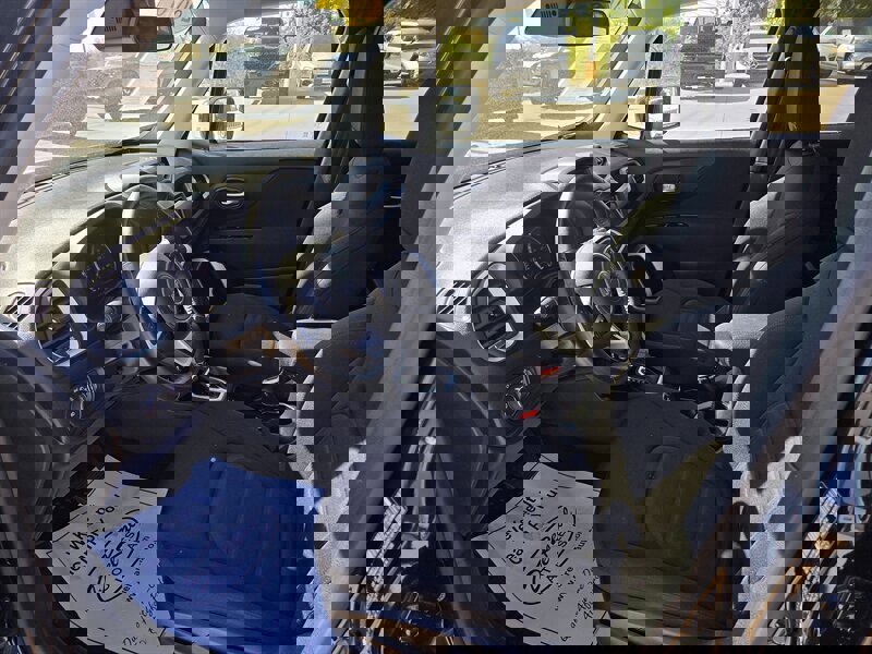 Used 2019 Jeep Renegade Latitude w/ Cold Weather Group image 10