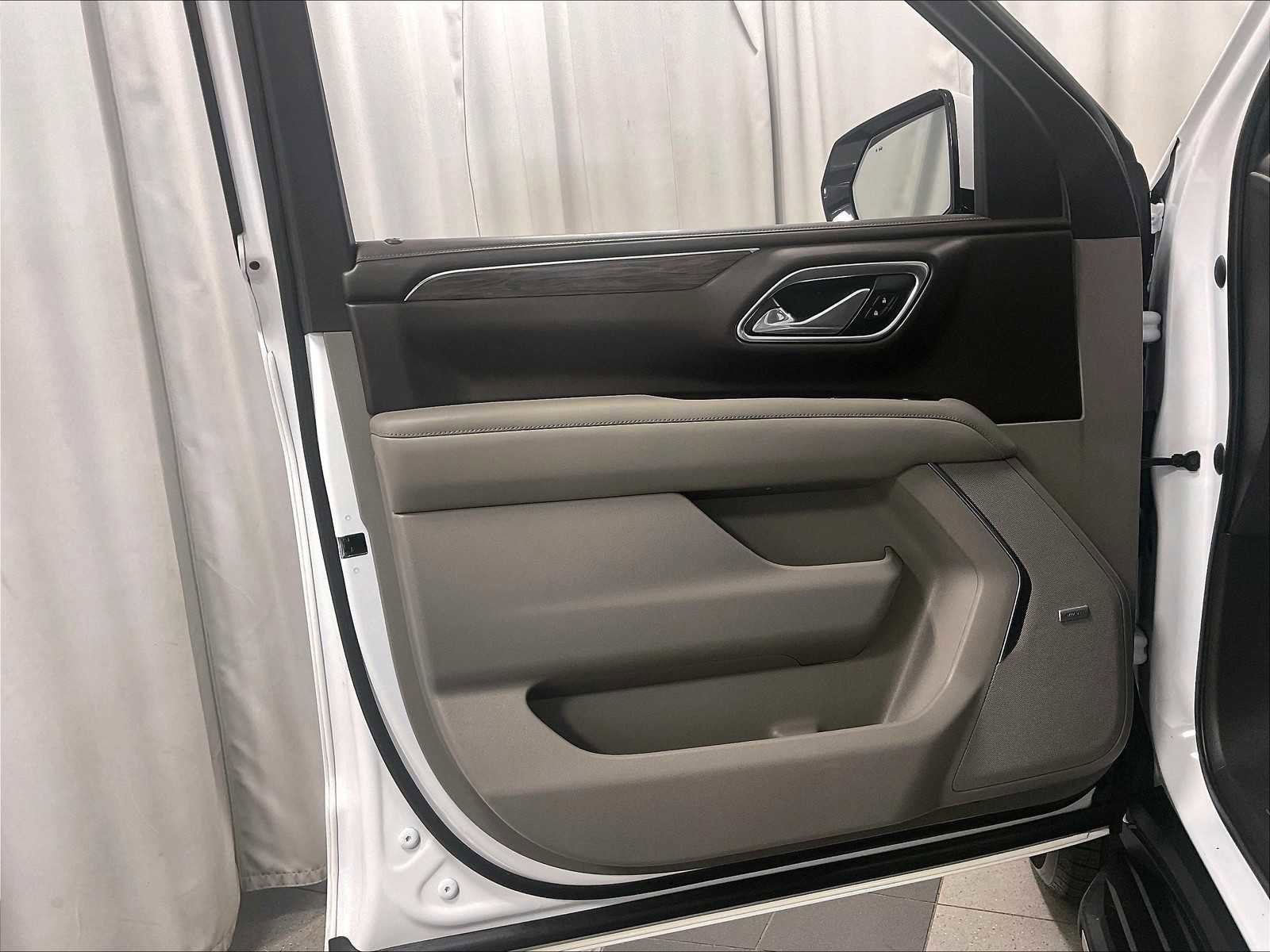 Used 2021 Chevrolet Tahoe LT w/ LT Signature Package image 9