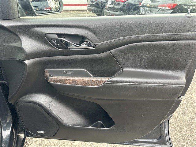 Used 2023 GMC Acadia Denali w/ Denali Technology Package image 8