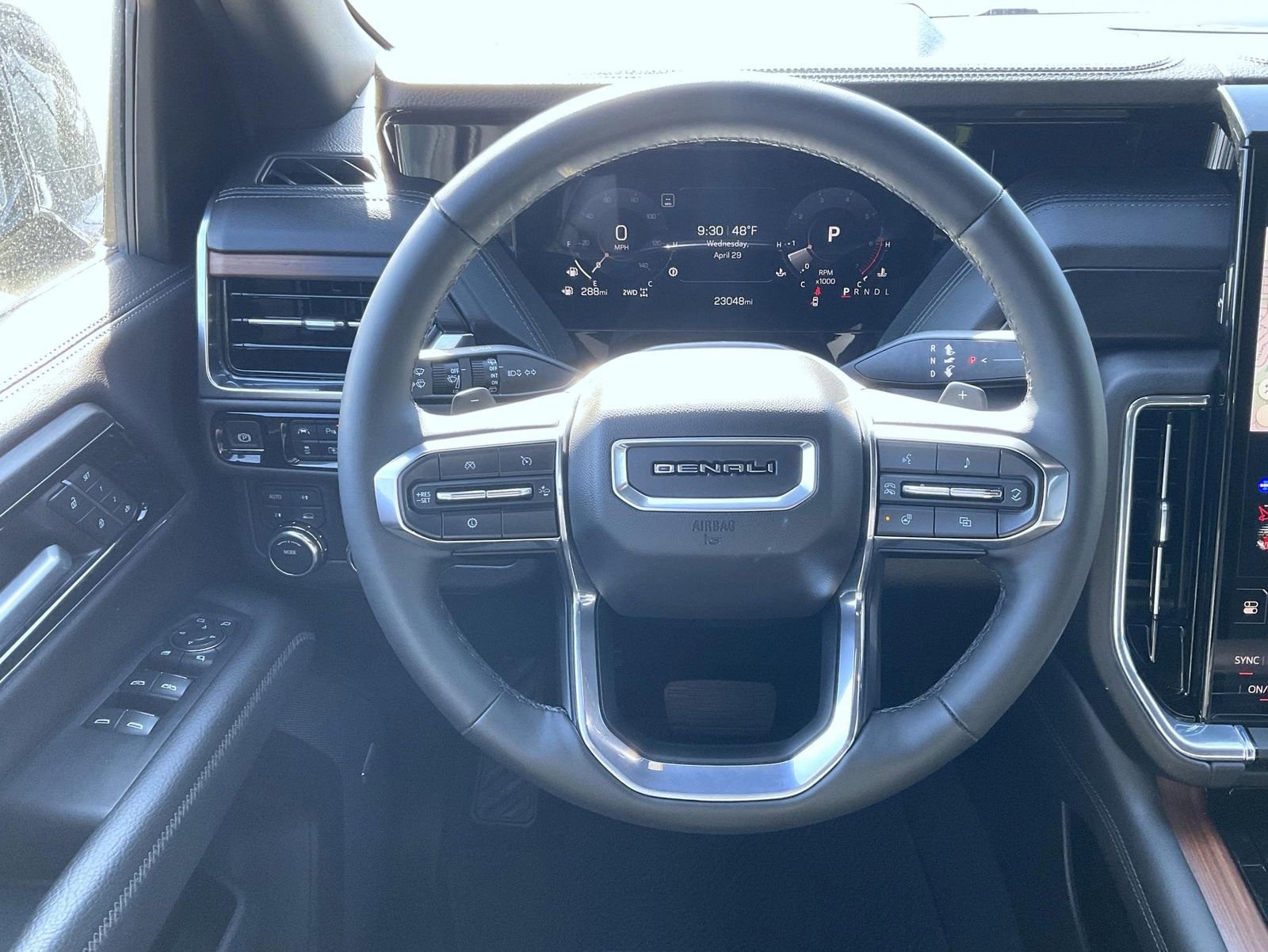 Used 2025 GMC Yukon XL Denali AWD/4WD image 11