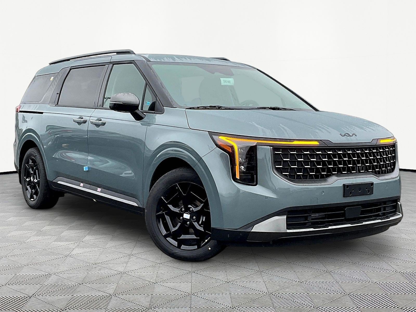 New 2027 Kia Carnival EX FWD image 3