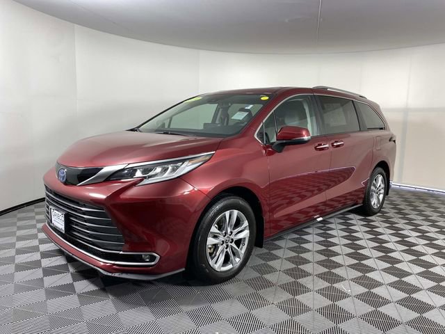 Used 2024 Toyota Sienna Limited image 4