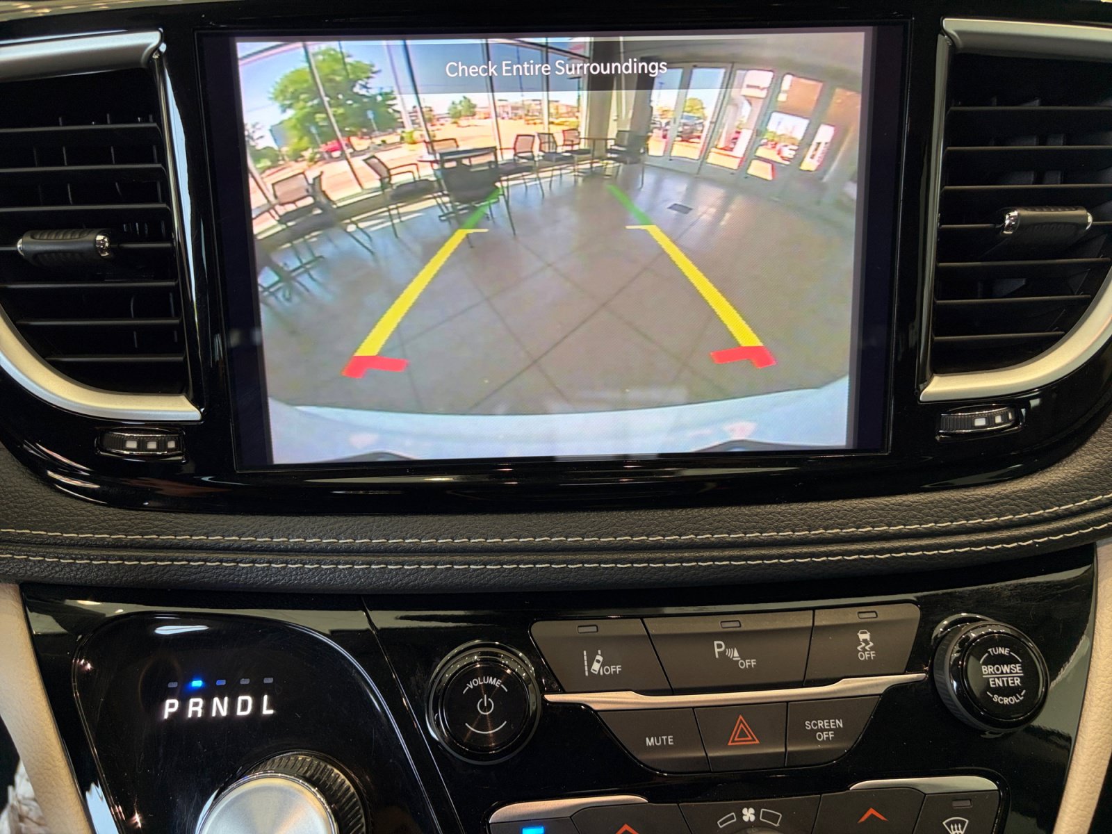Used 2024 Chrysler Pacifica Limited FWD image 26