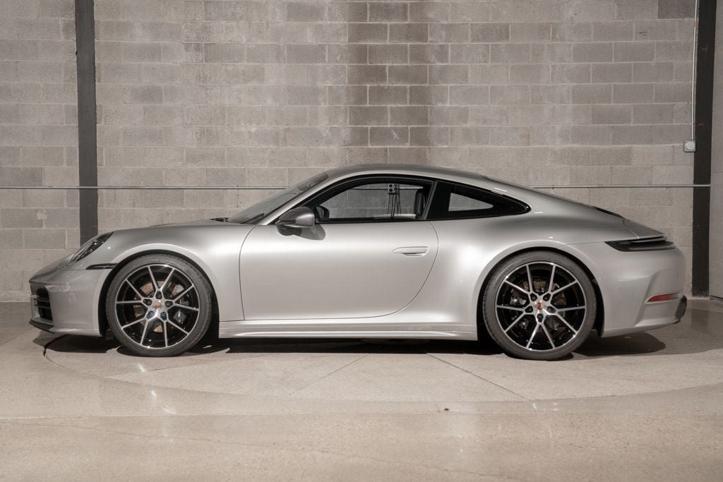 Used 2025 Porsche 911 Carrera T RWD image 4