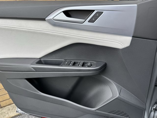 New 2026 Volkswagen Taos SE image 26