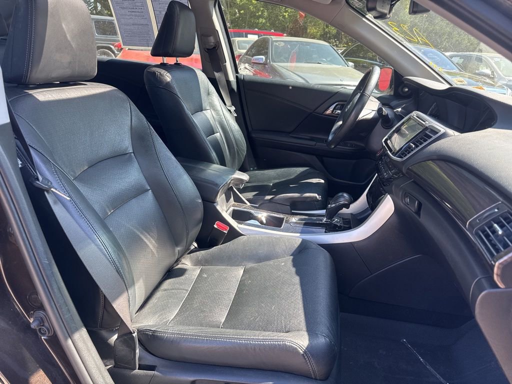 Used 2017 Honda Accord Touring image 9