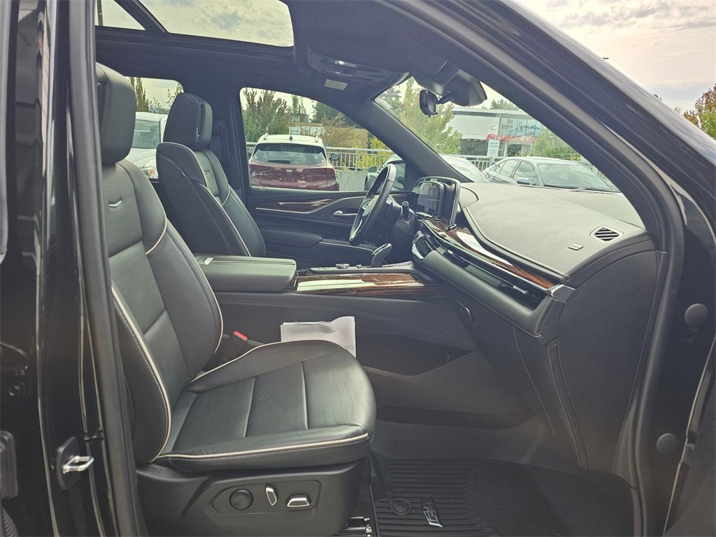 Used 2023 Cadillac Escalade Premium Luxury image 11