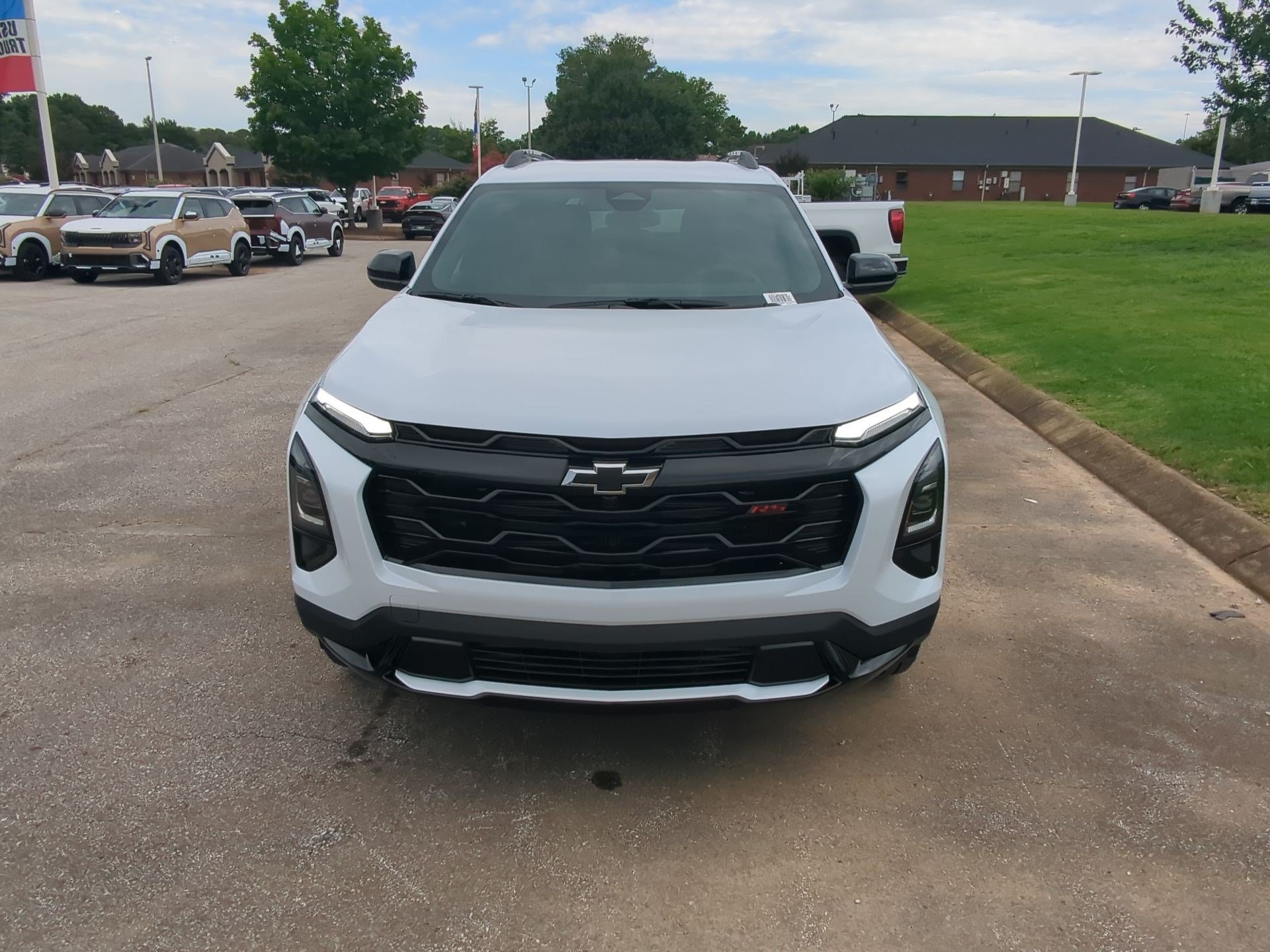 New 2027 Chevrolet Equinox RS FWD image 3