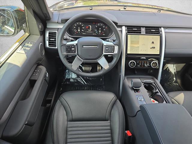Used 2025 Land Rover Discovery Dynamic SE AWD/4WD image 16