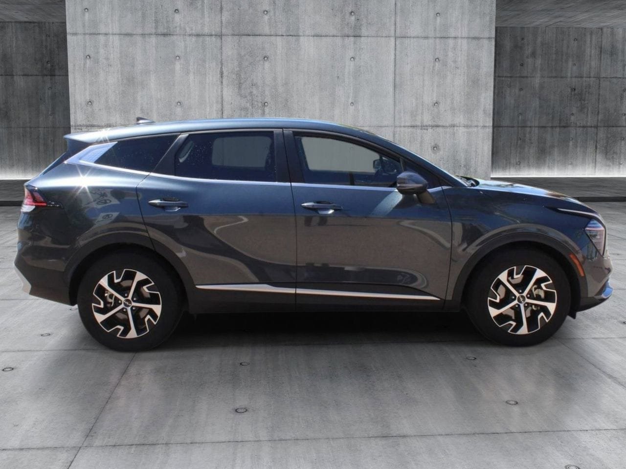 Used 2025 Kia Sportage EX FWD image 6