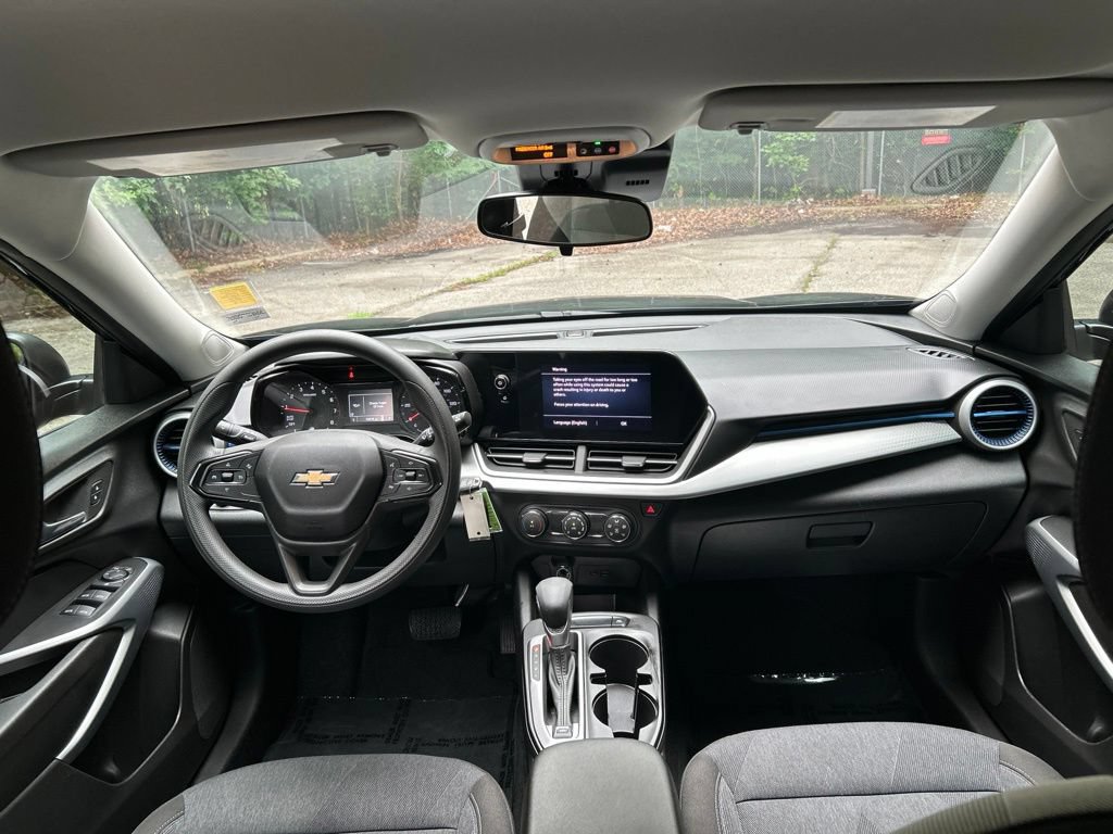 Used 2024 Chevrolet Trax LS w/ Driver Confidence Package FWD image 28