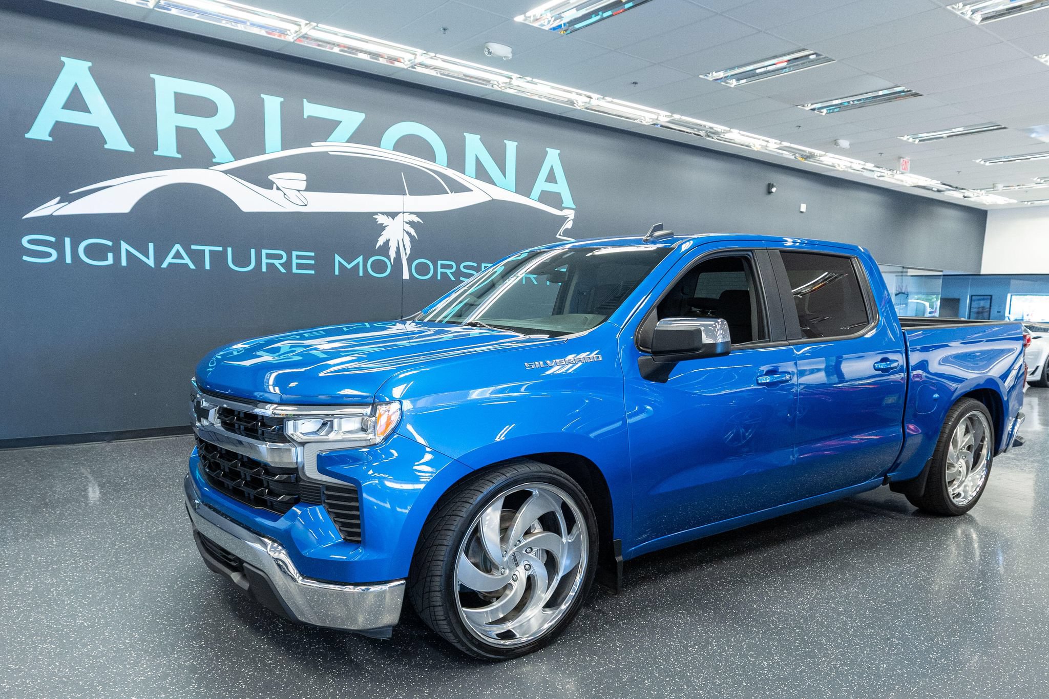 Used 2024 Chevrolet Silverado 1500 LT RWD image 1