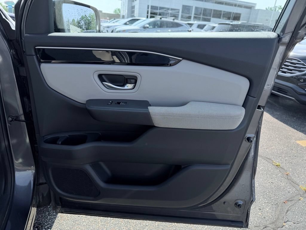 Used 2023 Honda Pilot LX image 13