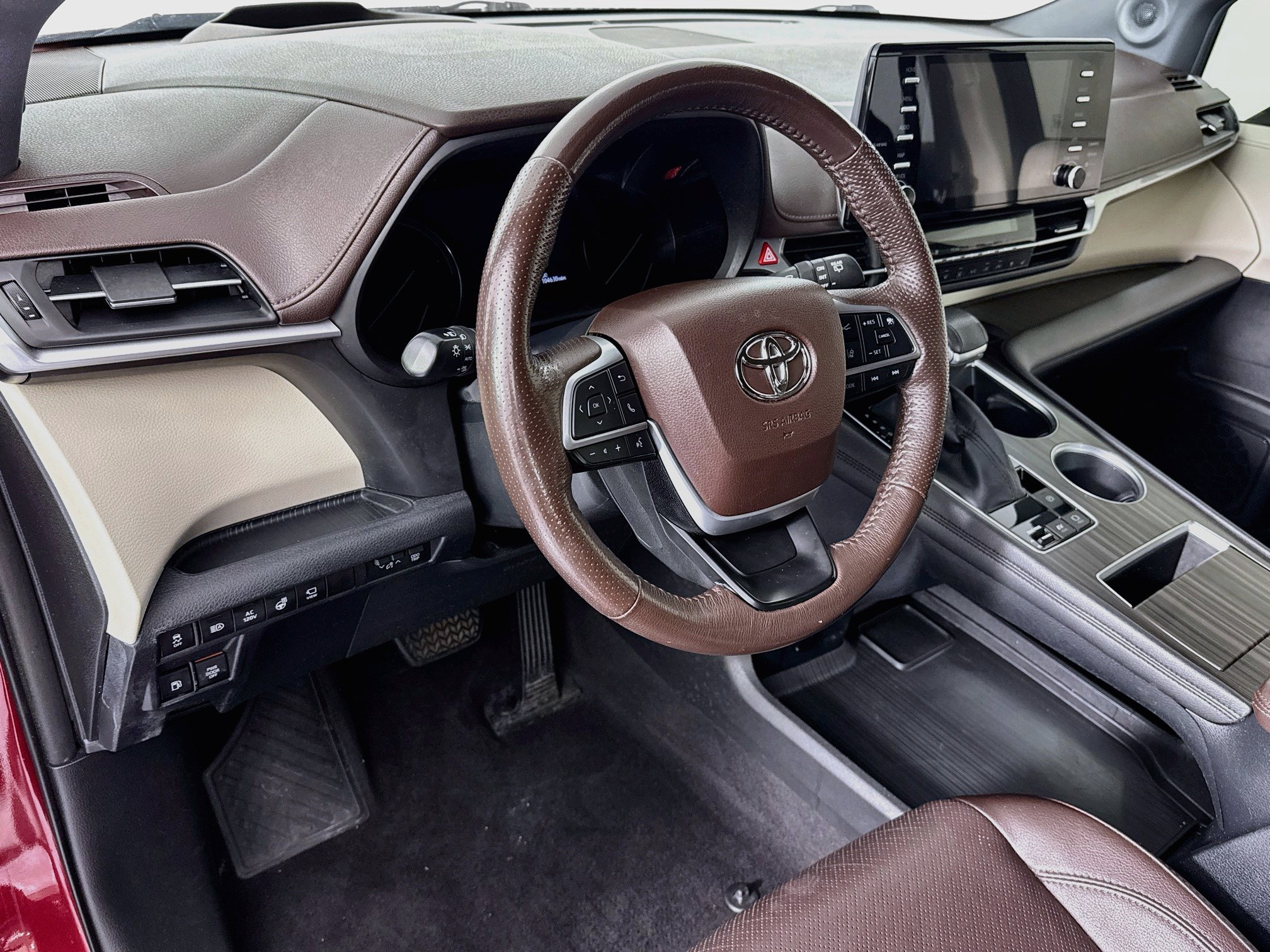 Used 2022 Toyota Sienna Platinum FWD image 9