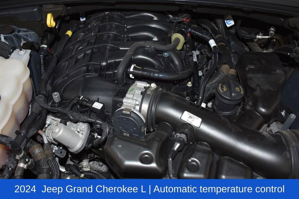 Used 2024 Jeep Grand Cherokee L Limited w/ Luxury Tech Group II image 7