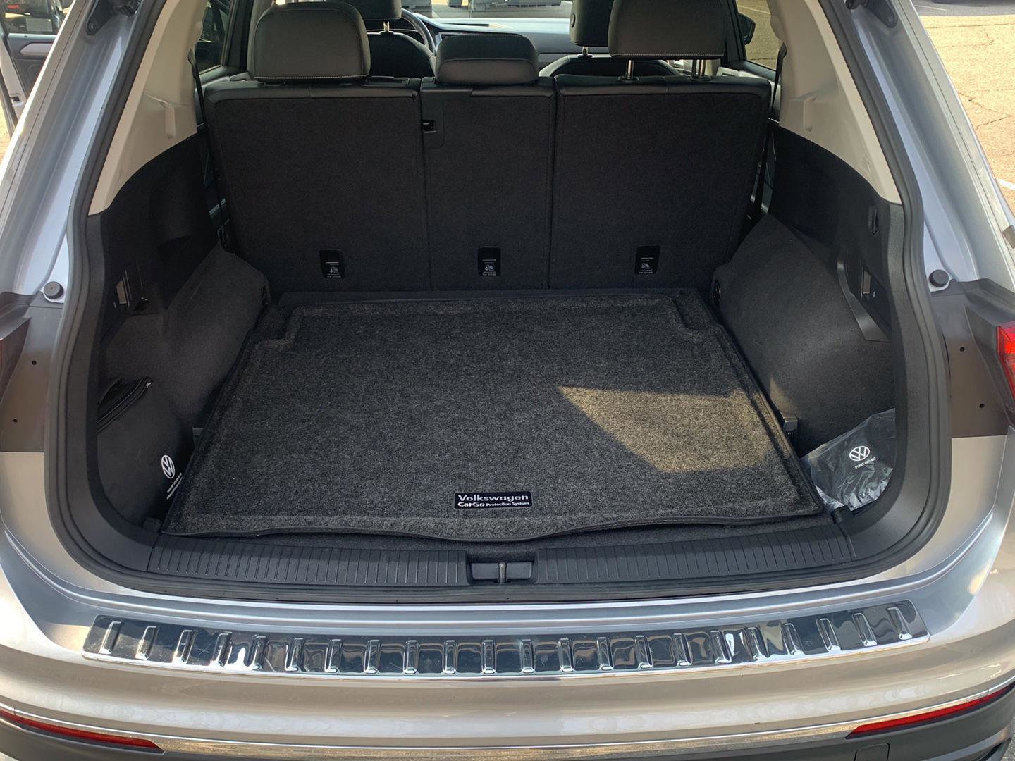 Used 2024 Volkswagen Tiguan SE w/ Panoramic Sunroof Package image 33