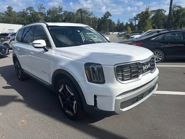 Used 2024 Kia Telluride S w/ S Sunroof Package