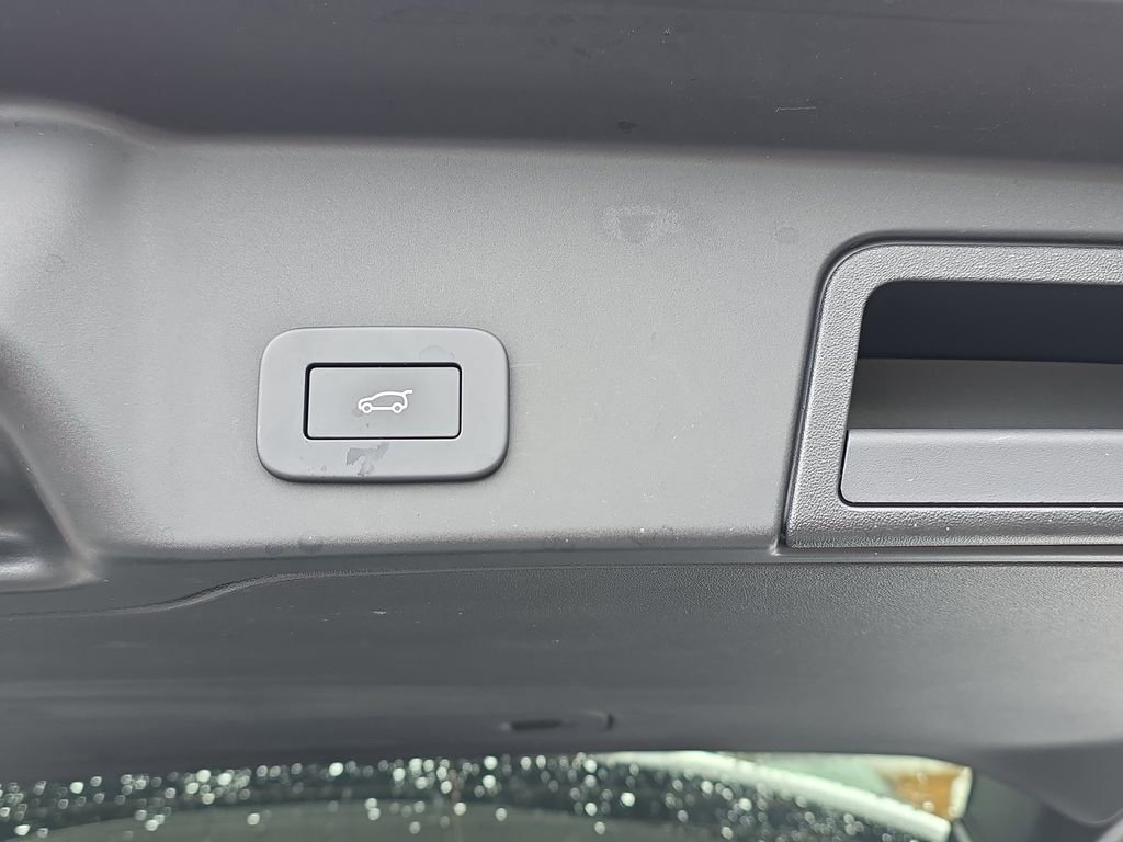 Used 2025 Land Rover Range Rover Evoque S image 16